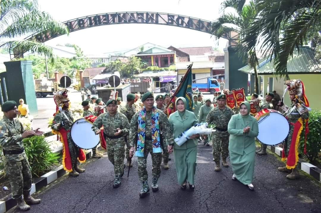 Acara tradisi penerimaan warga baru, Komandan Brigif 9 Kostrad - TeropongRakyat.co