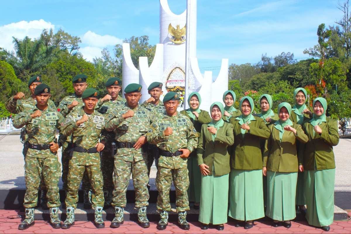 Menarmed 2 Putra Yudha Ziarah di TMP Untung Suropati Bersama Pangdivif 2 Kostrad - TeropongRakyat.co