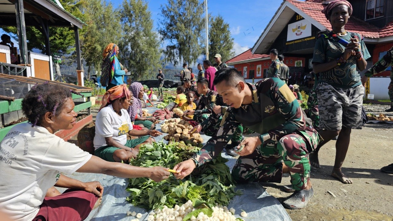 Satgas 330 Tri Dharma Gelar Borong Hasil Bumi (BOHAI) Edisi Spesial HUT ke-63 Kostrad - TeropongRakyat.co