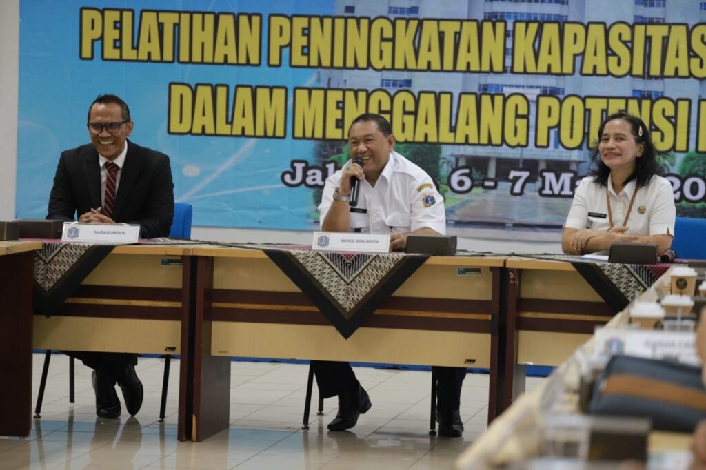 Portal Berita Indonesia dan Dunia Terkini Hari Ini, Update Harian Terbaru, Terlengkap, Tajam, Aktual dan Berimbang. Lurah di Jakarta Utara Ikuti Bimtek Kepemimpinan, Kembangkan Diri Hadapi Jakarta Kota Global - Teropong Rakyat