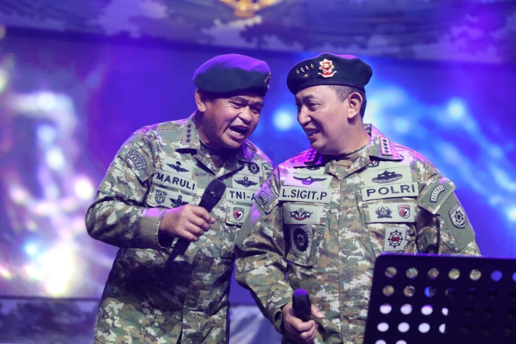 Portal Berita Indonesia dan Dunia Terkini Hari Ini, Update Harian Terbaru, Terlengkap, Tajam, Aktual dan Berimbang. 63 Tahun Pengabdian Kostrad, Panglima TNI dan Kasad Hadirkan Sesepuh Prajurit Cakra - Teropong Rakyat