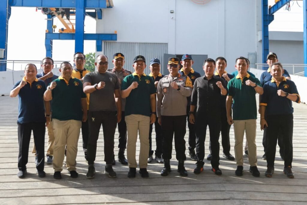 Portal Berita Indonesia dan Dunia Terkini Hari Ini, Update Harian Terbaru, Terlengkap, Tajam, Aktual dan Berimbang. Pasukan Pelangi Makan Bersama Pimpinan Jakarta Utara, Apresiasi Kinerja Jaga Lingkungan - Teropong Rakyat