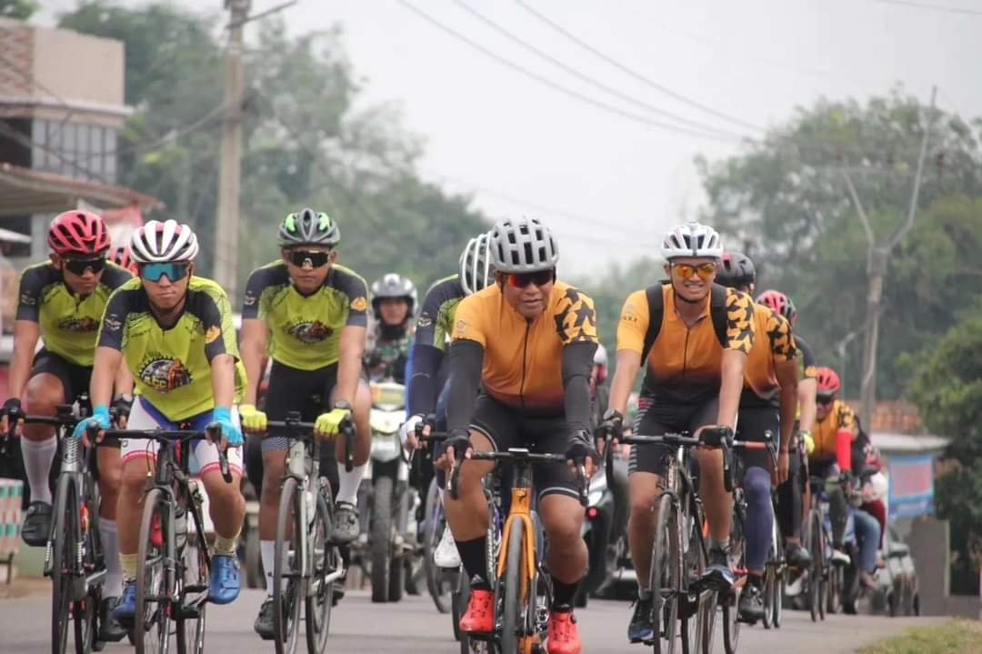 Tempuh Jarak Ratusan KM, Pangkostrad beserta rombongan finish Gowes di Brigif 14 Kostrad - TeropongRakyat.co