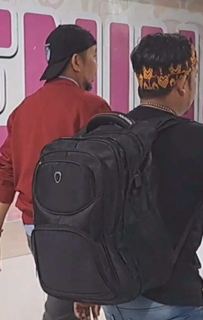 Portal Berita Indonesia dan Dunia Terkini Hari Ini, Update Harian Terbaru, Terlengkap, Tajam, Aktual dan Berimbang. Ucapan Agus Flores, Cucu Langsung Raja Brawijaya V, Menyentuh Hati dan Membuat Merinding - Teropong Rakyat