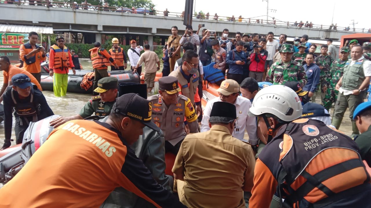 Kodam IV/Diponegoro, BNPB dan Forkopimda Kompak Bantu Korban Banjir Jepara - Teropongrakyat.co