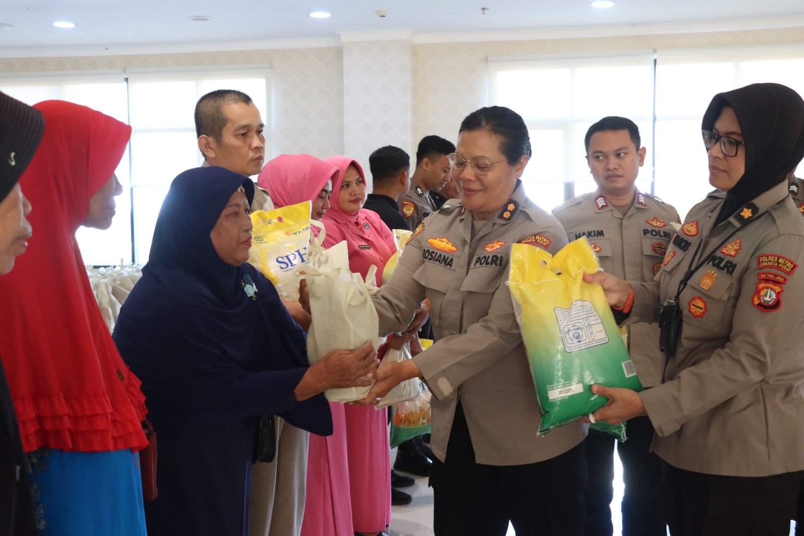 Polres Metro Jakpus Gelar Bazar Sembako Murah Ramadhan - TeropongRakyat.co