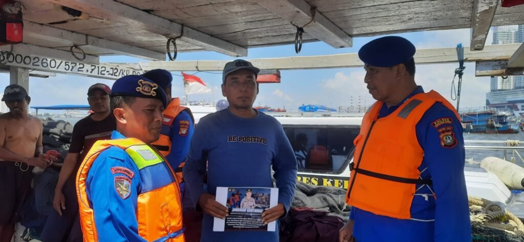 Portal Berita Indonesia dan Dunia Terkini Hari Ini, Update Harian Terbaru, Terlengkap, Tajam, Aktual dan Berimbang. Team Patroli Satpolair Polres Kepulauan Seribu Lakukan Patroli Laut Dialogis di Perairan Pulau Pari - Teropong Rakyat