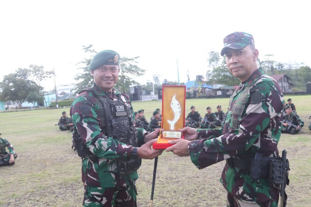 Personel Lengkap dan Torehkan Berbagai Prestasi Di Medan Operasi, Satgas 330 Terima Tanda Kehormatan Satyalancana Wira Dharma - Teropong Rakyat