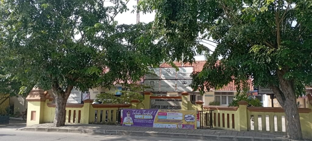 Staff Desa Saparwadi Menyangkal Terima Pungli Rp 100.000 Tapi Mengakui Hanya Rp 25.000 - Teropong Rakyat