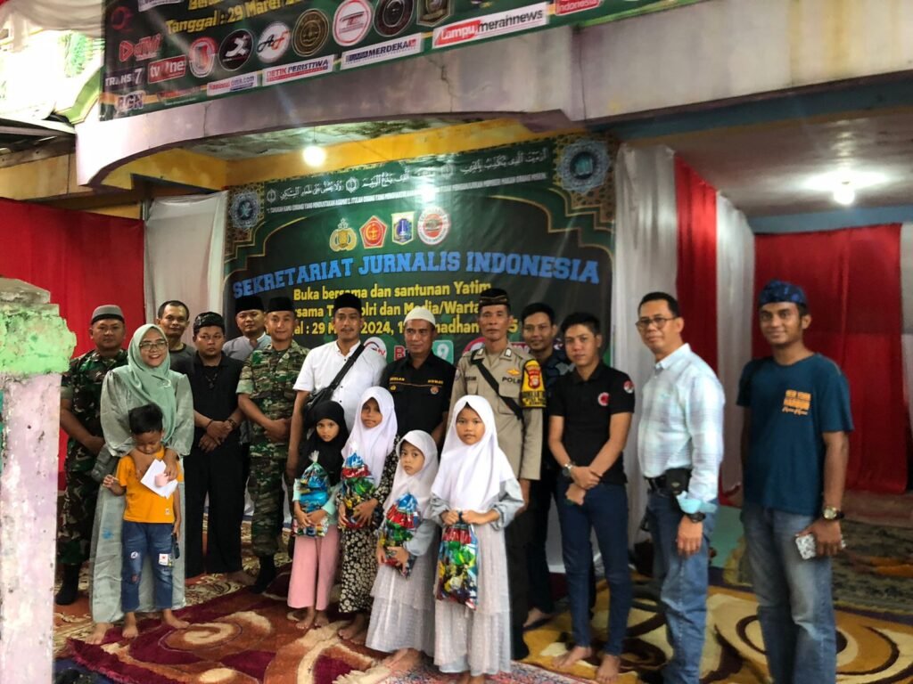 Portal Berita Indonesia dan Dunia Terkini Hari Ini, Update Harian Terbaru, Terlengkap, Tajam, Aktual dan Berimbang. Sekretariat Jurnalis Indonesia (SJI), Buka Puasa bersama Puluhan Anak Yatim - Teropong Rakyat