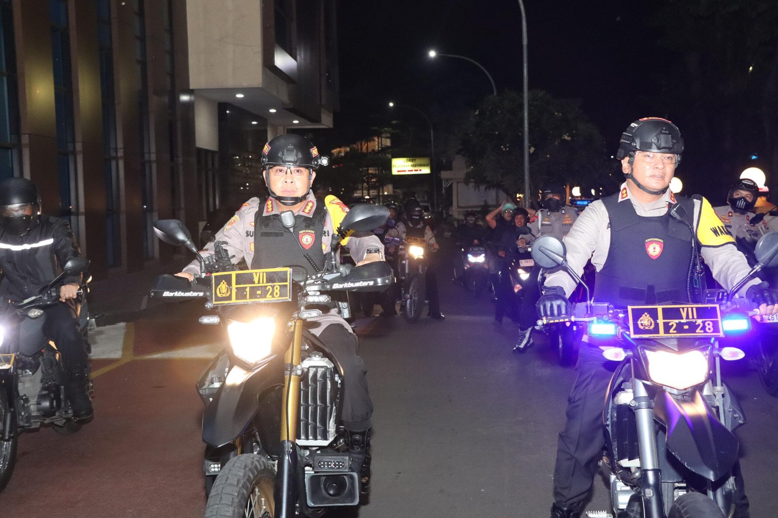 Begini Style Bermotor Kapolres Metro Jakpus Saat Patroli Ramadhan - TeropongRakyat.co