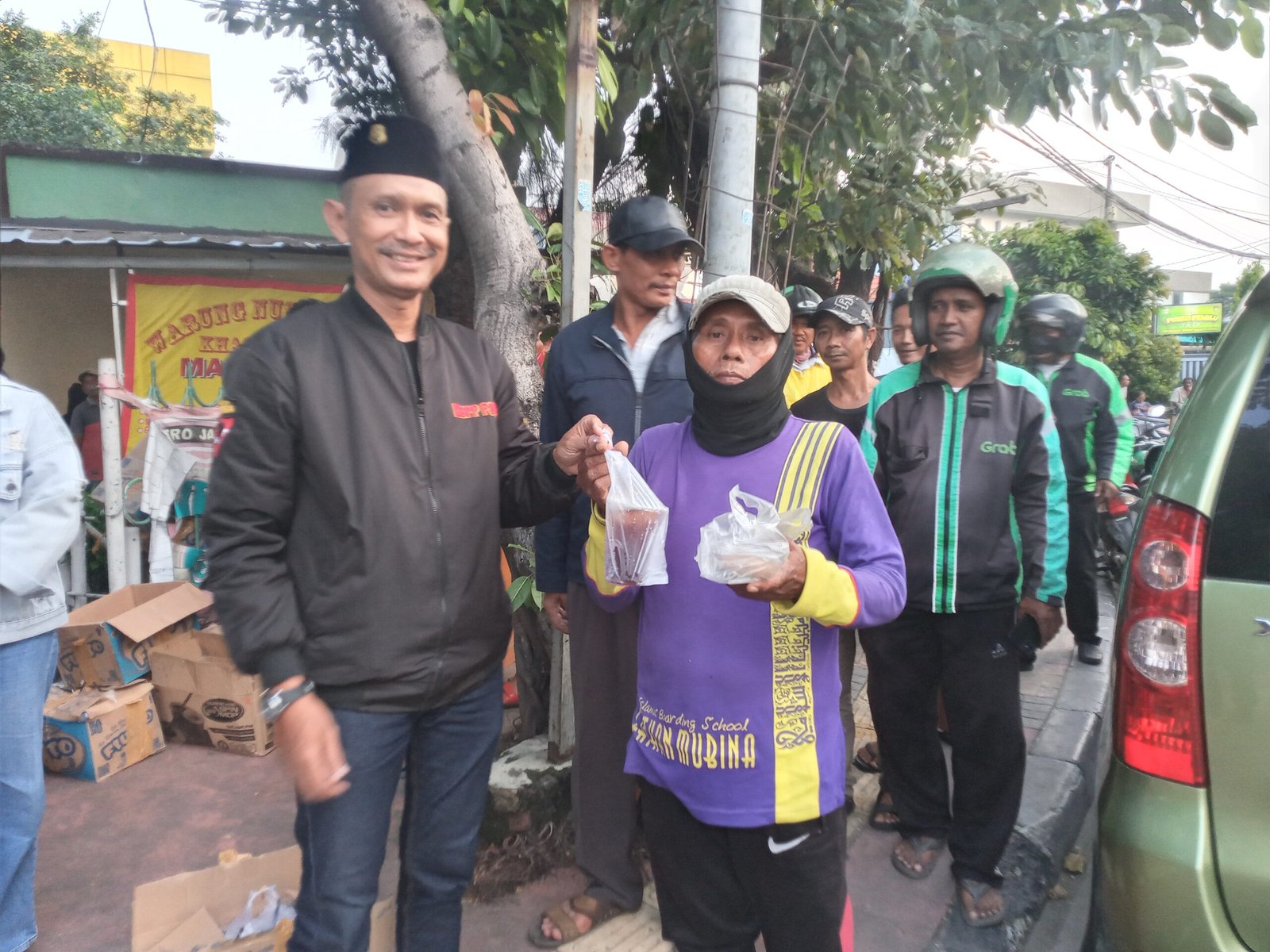 KBPP Polri Bersama Polsek Tanjung Priok Berbagi Takjil Gratis Di Bulan Ramadhan - TeropongRakyat.co