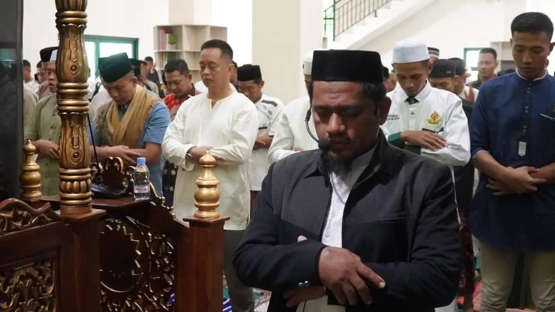 Kepala Staf Divisi Infanteri 3 Kostrad, Brigjen TNI Wulang Nur Yudhanto, S.E., M.M., M.Han Sholat Idul Fitri Bersama Prajurit