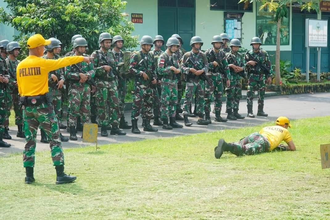 Yonarmed 11 Kostrad Giat Latihan Mountaineering dan Senam Praktek