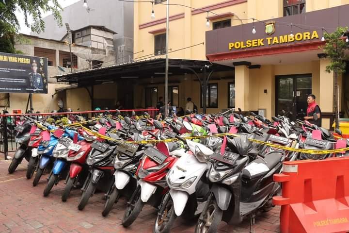 Polsek Tambora Ungkap Kasus Curanmor Dengan 3 Tersangka Dan Barang Bukti 37 Unit Sepeda Motor - Teropongrakyat.co