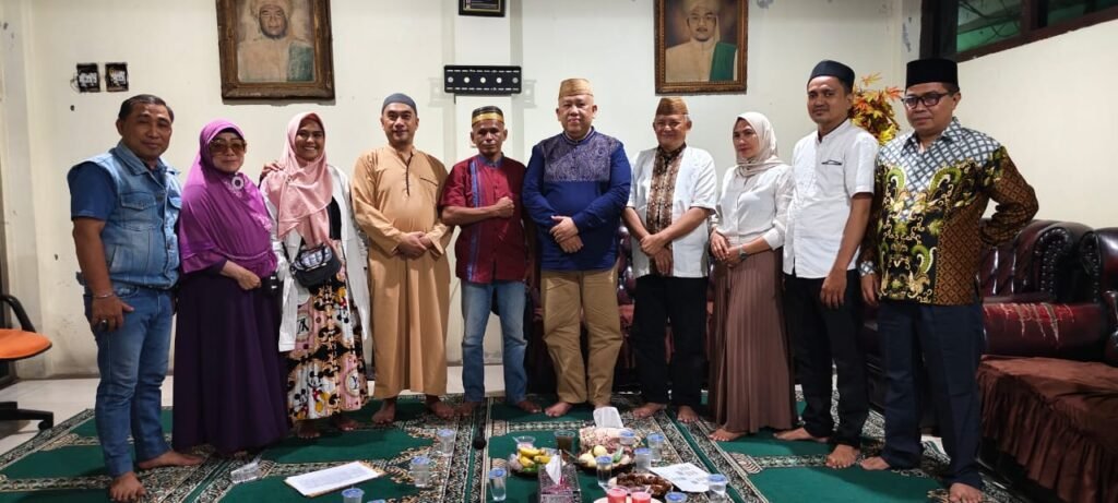 Portal Berita Indonesia dan Dunia Terkini Hari Ini, Update Harian Terbaru, Terlengkap, Tajam, Aktual dan Berimbang. Pemuda LAMAHU Adakan Buka Puasa Bersama - Teropong Rakyat