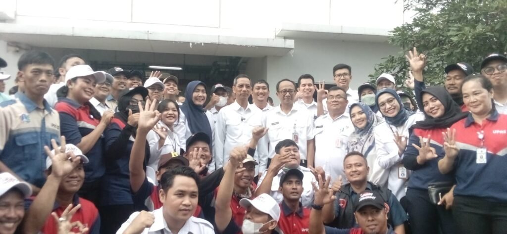 Portal Berita Indonesia dan Dunia Terkini Hari Ini, Update Harian Terbaru, Terlengkap, Tajam, Aktual dan Berimbang. Kegiatan Bazar Sembako Murah di rusun Nagrak Lapangan Tower 4 & 5 Cilincing Kelurahan Cilincing Kecamatan Cilincing Jakarta Utara - Teropong Rakyat