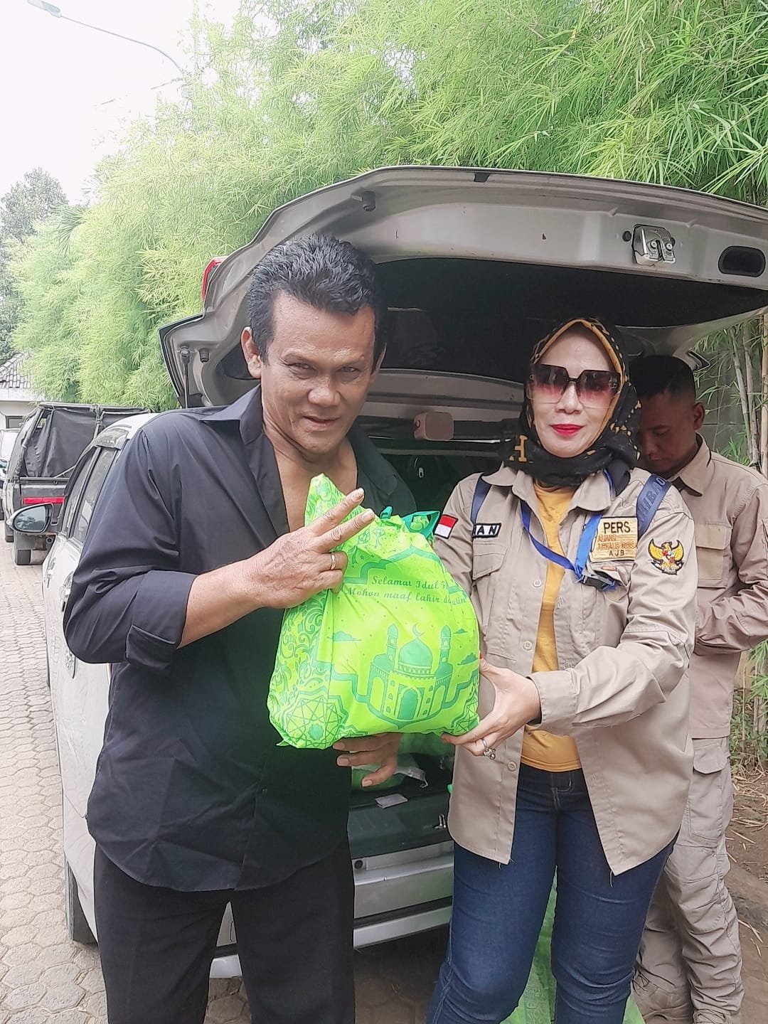 Ketua Panitia Safari Ramadan Wartawan Jakarta Utara Peduli Berikan Paket Lebaran - Teropongrakyat.co