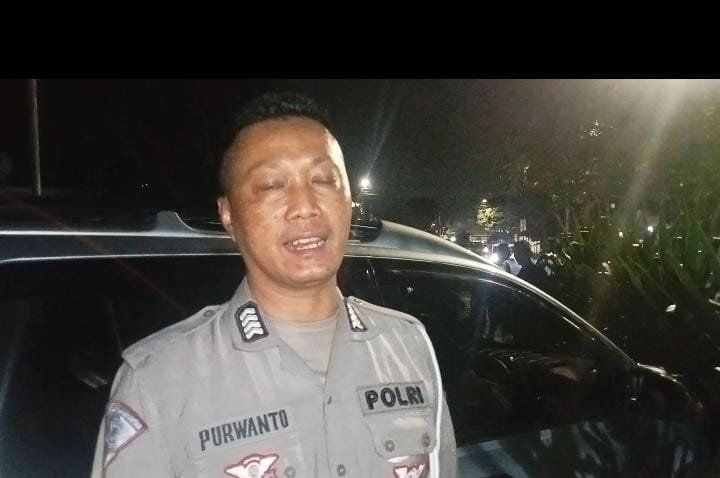 Diduga Mengantuk Mobil Avanza Tabrak Pot Pembatas Jalan di Jl. H. Benyamin Sueb Kemayoran Jakpus, Begini Kondisi Korbannya - Teropongrakyat.co