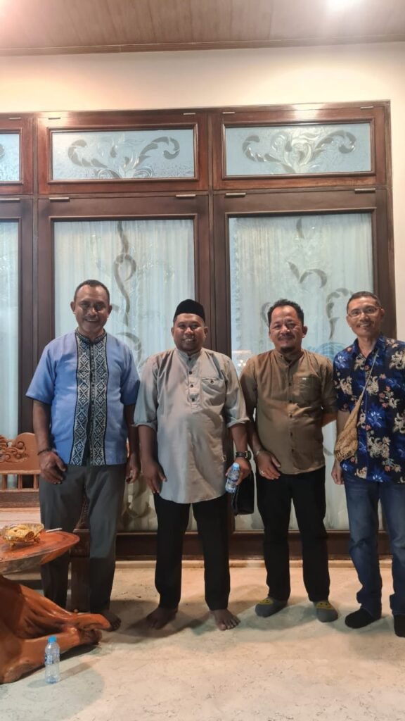 Portal Berita Indonesia dan Dunia Terkini Hari Ini, Update Harian Terbaru, Terlengkap, Tajam, Aktual dan Berimbang. LBH CEDRAWASIH CELEBES INDONESIA ADAKAN PERTEMUAN DENGAN BUPATI RAJA AMPAT BAHAS PERSIAPAN WORKSHOP STAKEHOLDERS - Teropong Rakyat