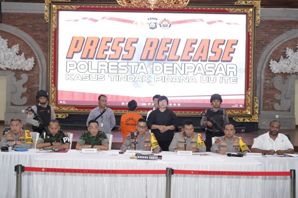 Portal Berita Indonesia dan Dunia Terkini Hari Ini, Update Harian Terbaru, Terlengkap, Tajam, Aktual dan Berimbang. Viral Istri Diselingkuhi Malah Jadi Tersangka di Medsos, Kapendam Udayana Dan Kabid Humas Polda Bali Angkat Bicara - Teropong Rakyat