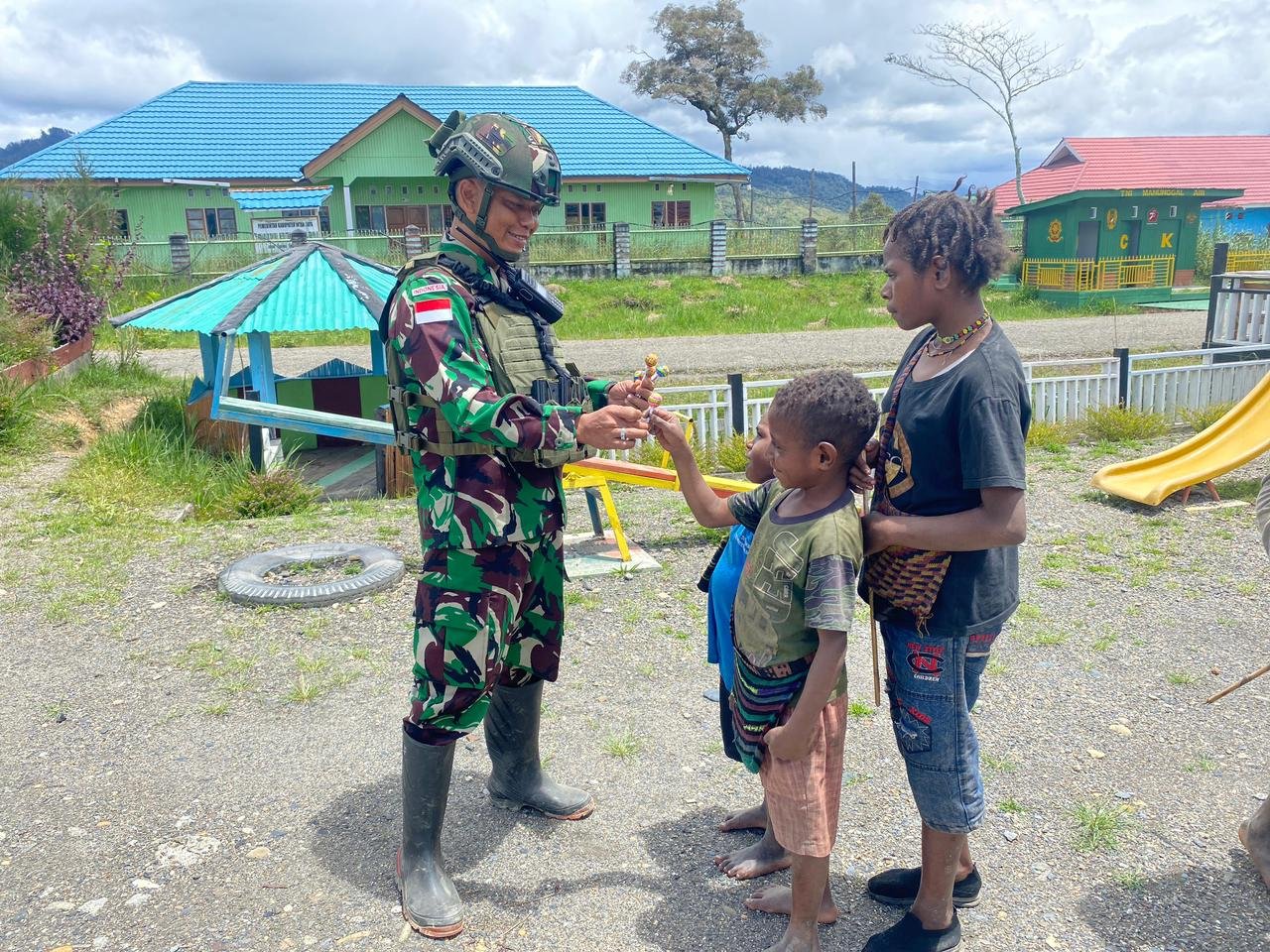 Kembali Prajurit 509 Condromowo Berbagi Kebahagiaan Bersama Anak Papua