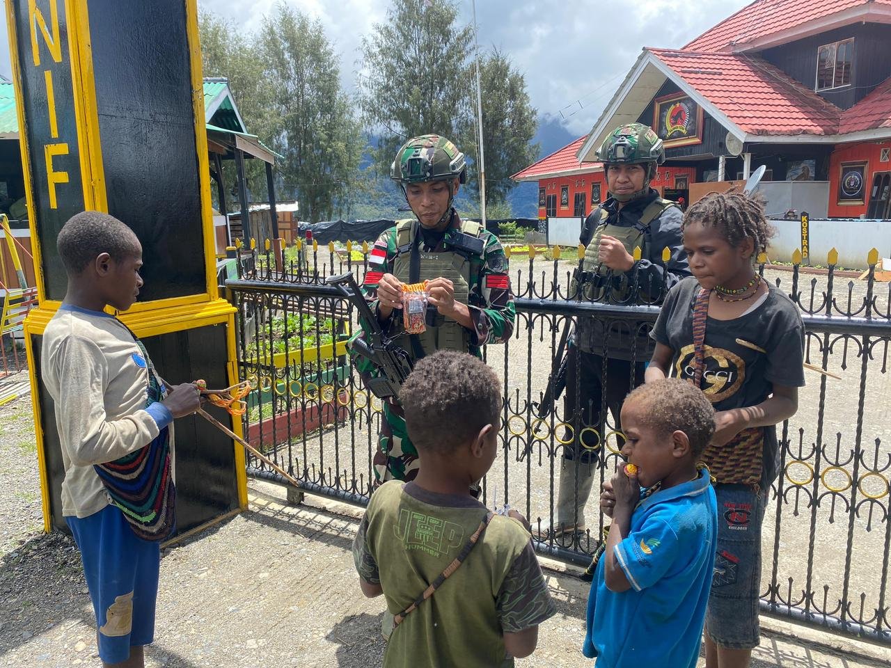 Kembali Prajurit 509 Condromowo Berbagi Kebahagiaan Bersama Anak Papua - Teropongrakyat.co