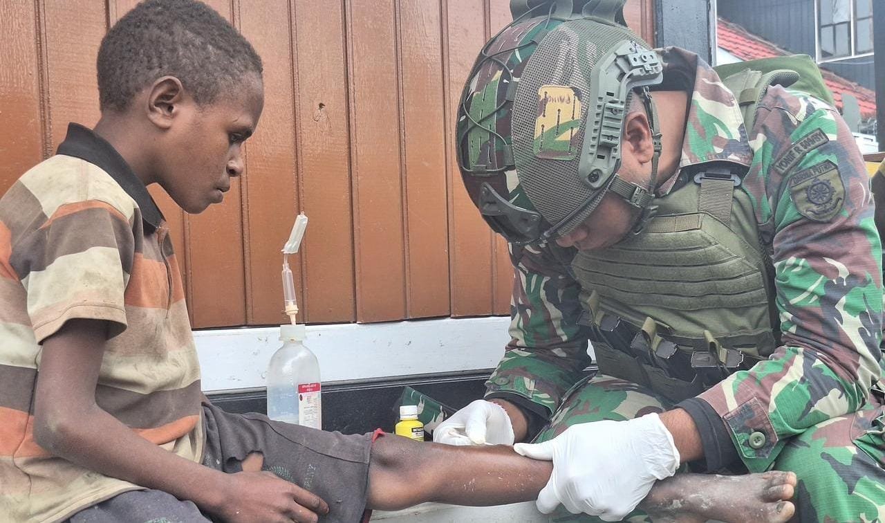 Pos Mamba Yonif 509 Kostrad Gelar Jumat berkah di Depan Pos - Teropongrakyat.co