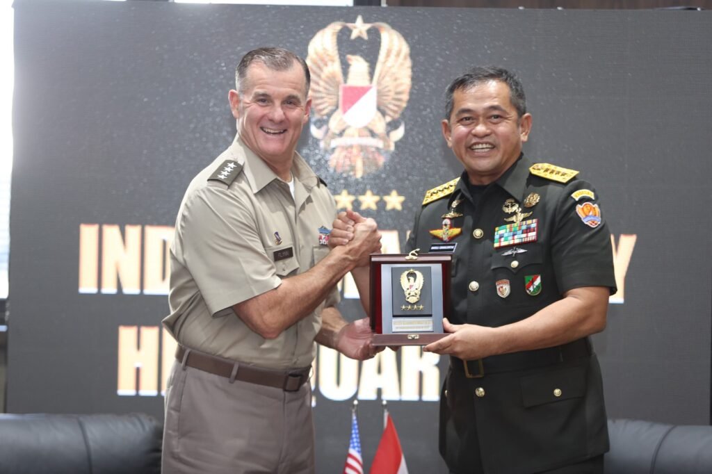 Portal Berita Indonesia dan Dunia Terkini Hari Ini, Update Harian Terbaru, Terlengkap, Tajam, Aktual dan Berimbang. Terima Kunjungan Kehormatan Danjen USARPAC, Kasad Sepakat Perkuat Kerja Sama - Teropong Rakyat