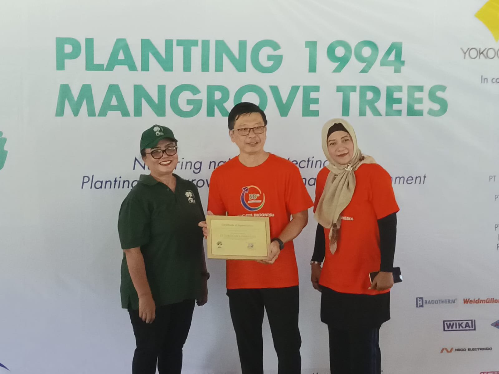 Rayakan 30 Tahun Anniversary PT. Yokogawa Indonesia Tanam 1994 Pohon Mangrove - TeropongRakyat.co