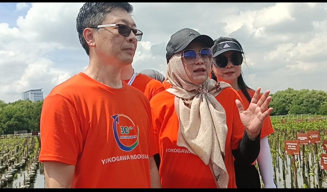 Rayakan 30 Tahun Anniversary PT. Yokogawa Indonesia Tanam 1994 Pohon Mangrove - Teropong Rakyat