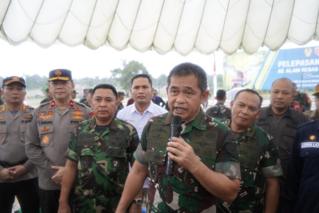 Portal Berita Indonesia dan Dunia Terkini Hari Ini, Update Harian Terbaru, Terlengkap, Tajam, Aktual dan Berimbang. Kasad : Kita Keroyok Ramai-Ramai, Demi Sejahterakan Petani - Teropong Rakyat