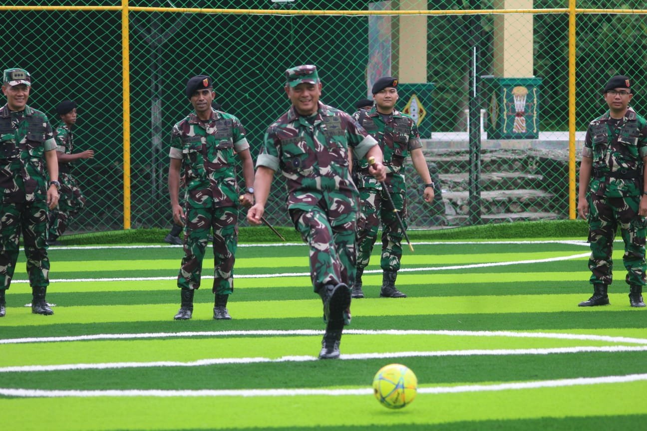 Pangdam Cenderawasih Resmikan Lapangan Futsal Denkav 3/SC - Teropong Rakyat
