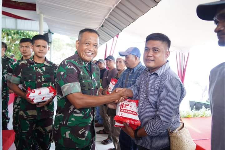 Kasad Panen Raya di Lahan Ketahanan Pangan Kostrad Ciemas Sukabumi - Teropongrakyat.co