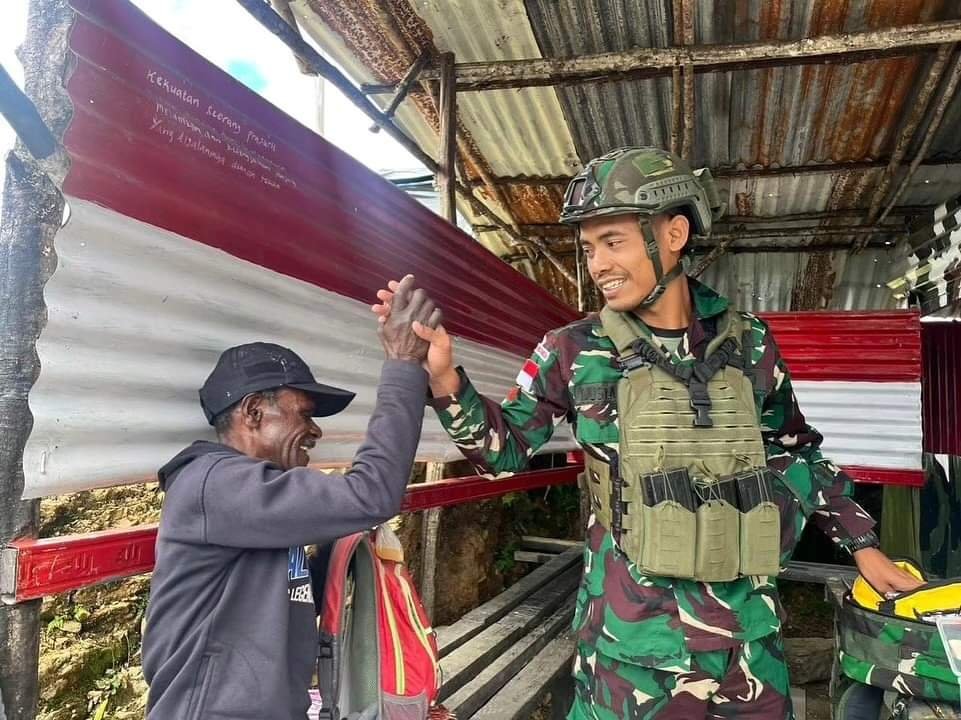 Prajurit Satgas Yonif 509 Kostrad Berikan Bantuan Kesehatan Kepada Warga Kampung Holomama, Intan Jaya, Papua - TeropongRakyat.co