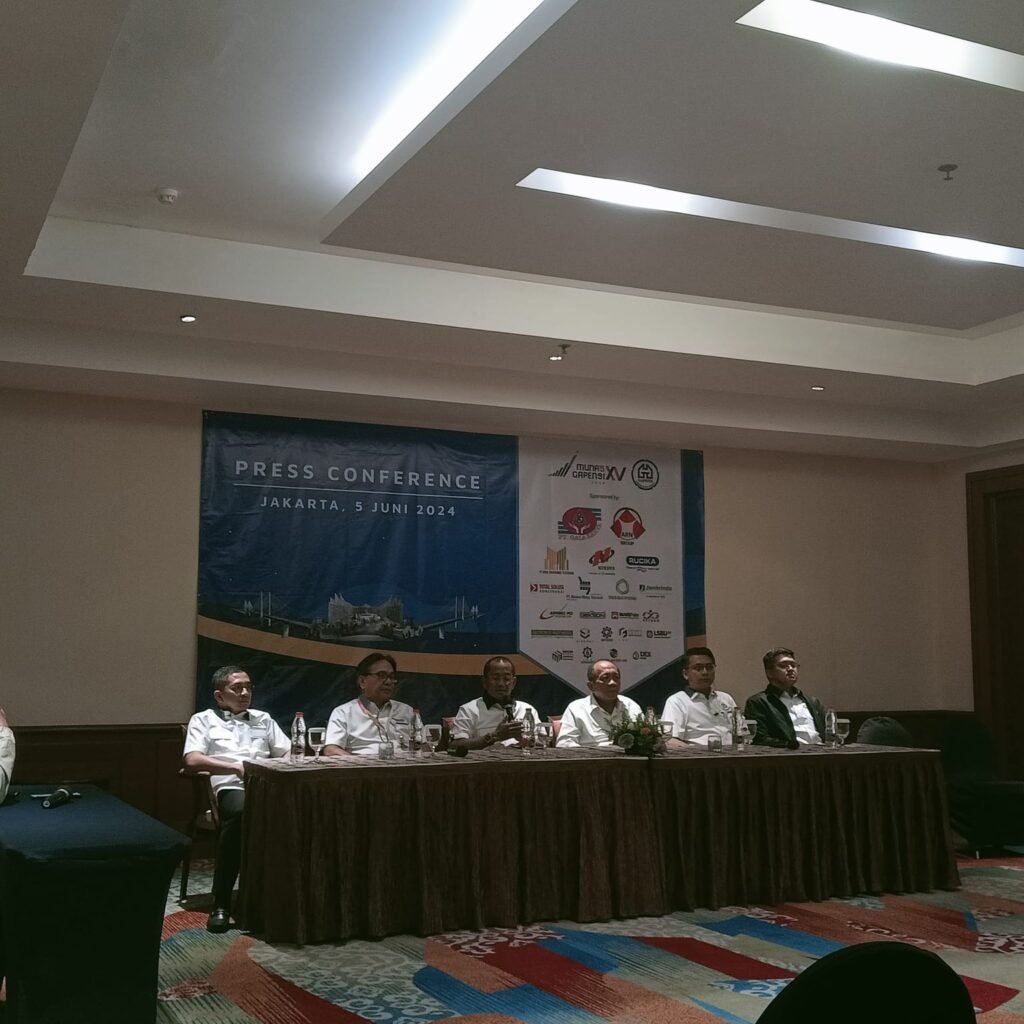 Portal Berita Indonesia dan Dunia Terkini Hari Ini, Update Harian Terbaru, Terlengkap, Tajam, Aktual dan Berimbang. Badan Pengurus Pusat Dalam Rangka MUNAS XV GAPENSI 2024 : "Menjadi Kontraktor Di Indonesia Semakin Berat Dengan Persyaratan Amat Ketat Dan Sulit" - Teropong Rakyat