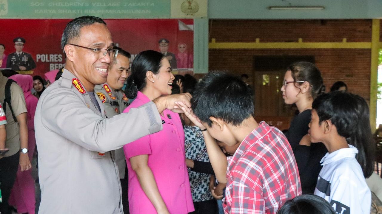 Sambut HUT Bhayangkara ke-78 Bakti Sosial Polrestro Jaktim bersama Bhayangkari ke Yayasan Panti Sosial Ria