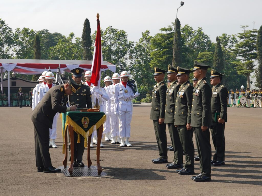 Portal Berita Indonesia dan Dunia Terkini Hari Ini, Update Harian Terbaru, Terlengkap, Tajam, Aktual dan Berimbang. Kasad : Kualitas Perwira Harus Meningkat - Teropong Rakyat