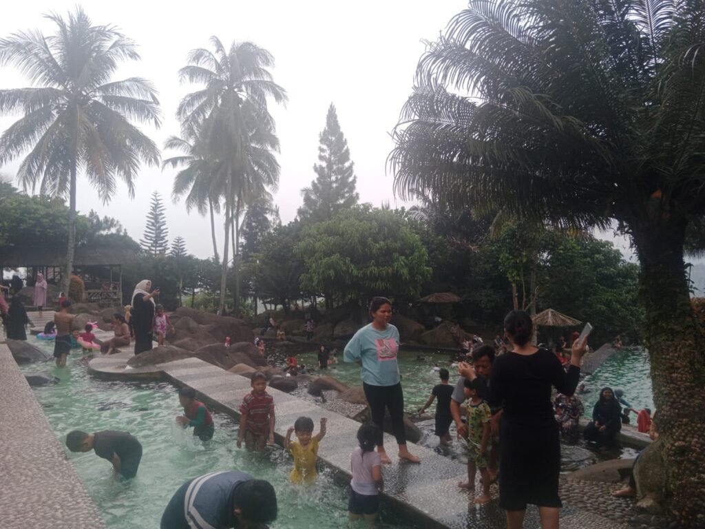 Taman Batu Tempat Wisata Paling Terpopuler, Cocok dikunjungi Saat Libur Panjang - Teropong Rakyat