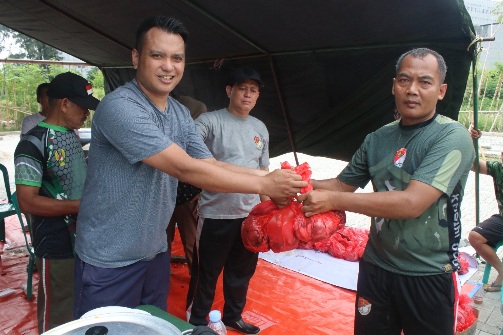 Kodim 0503/JB Laksanakan Pemotongan Hewan Qurban 4 Ekor Sapi