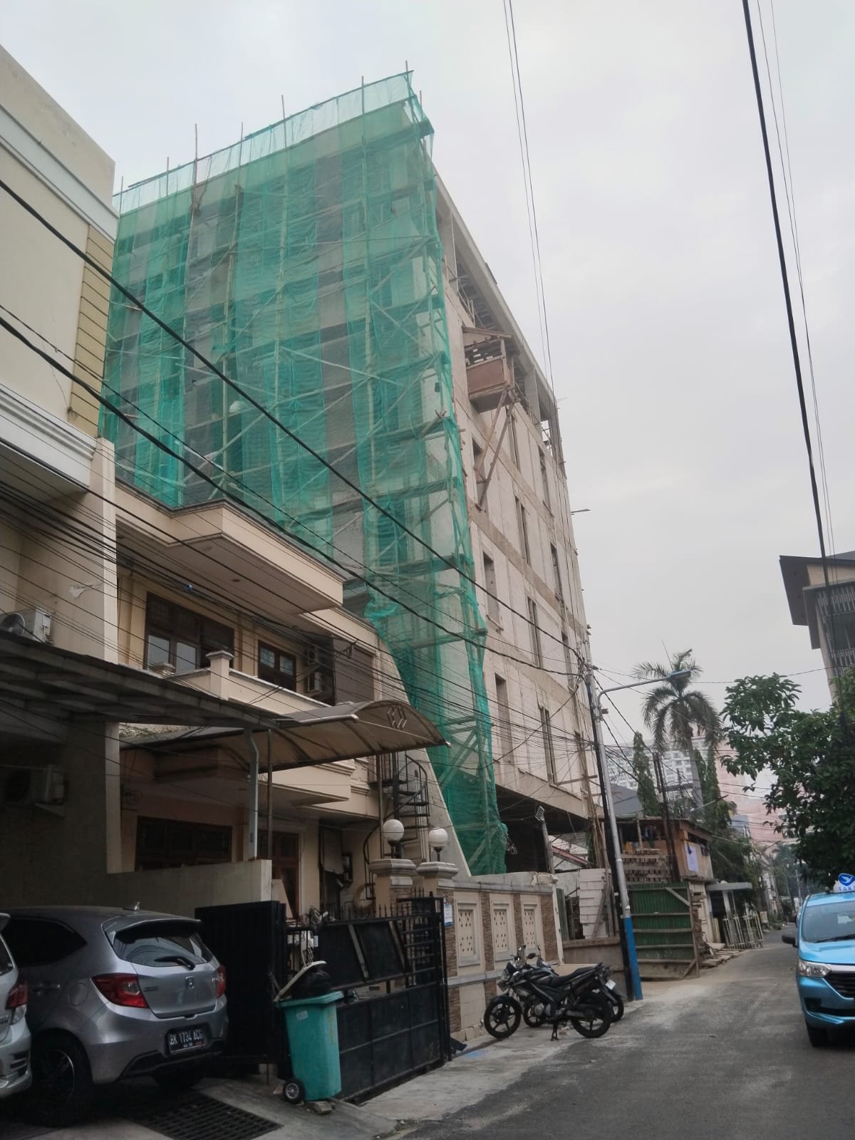 Oknum Mengaku Anggota PWI Jadi Centeng Bangunan, Citata Jakbar Segel Mati. - Teropongrakyat.co
