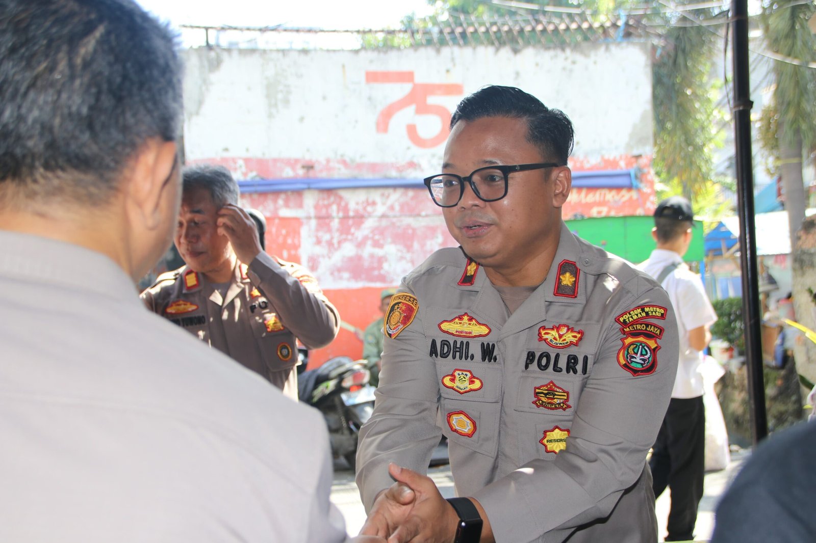 Polsek Metro Tamansari Gelar Bantuan Sosial dalam Rangka HUT Bhayangkara ke-78