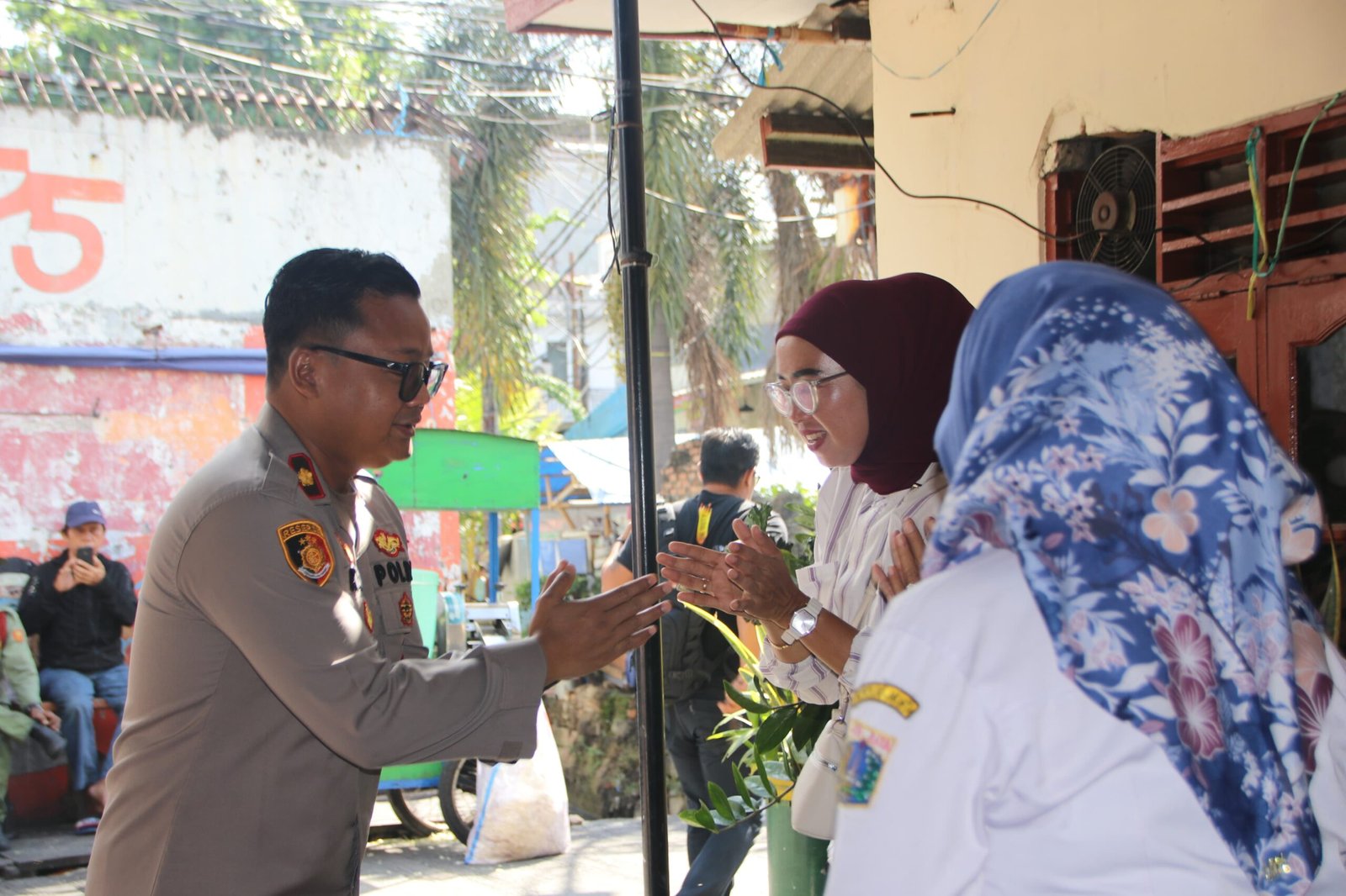 Polsek Metro Tamansari Gelar Bantuan Sosial dalam Rangka HUT Bhayangkara ke-78 - Teropong Rakyat