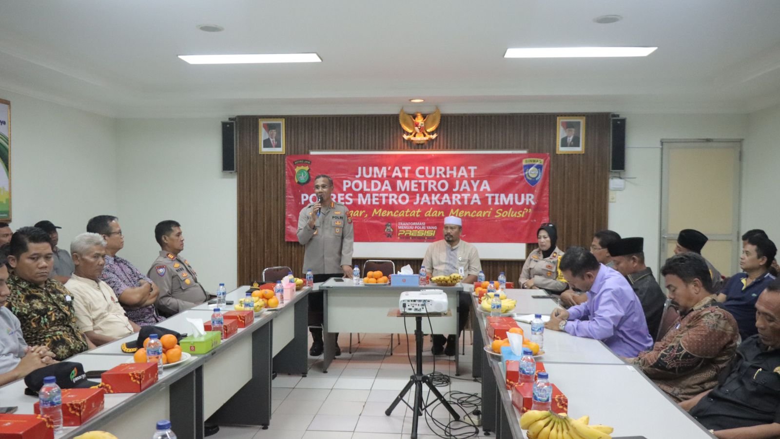 Jumat Curhat, Polisi Tampung Keluh Kesah Pedagang Pasar Kramatjati
