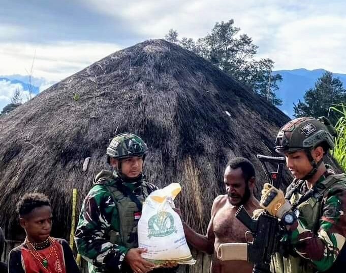 Berbagi Kebahagiaan Bersama Warga Kampung Eromaga, Papua - TeropongRakyat.co