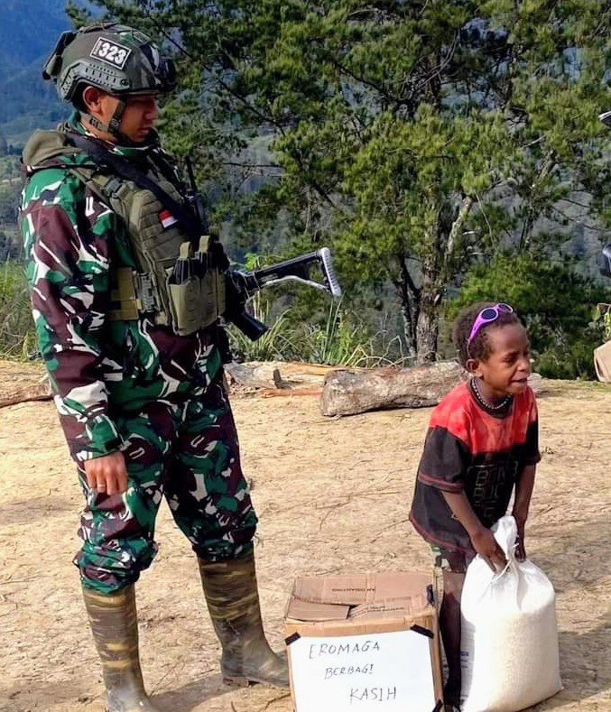 Berbagi Kebahagiaan Bersama Warga Kampung Eromaga, Papua - TeropongRakyat.co