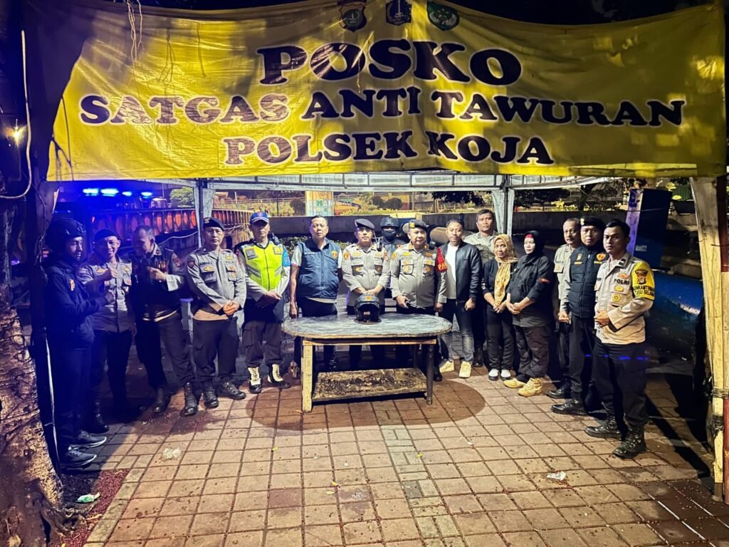 Portal Berita Indonesia dan Dunia Terkini Hari Ini, Update Harian Terbaru, Terlengkap, Tajam, Aktual dan Berimbang. Wakapolsek Koja Pimpin Kegiatan Patroli KRYD dan 3C - Teropong Rakyat