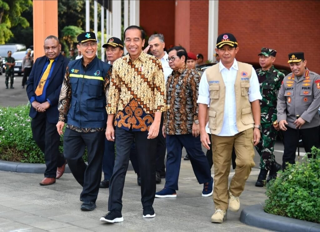 Presiden RI dan Panglima TNI Lepas Bantuan Kemanusiaan Rp 35,5 Miliar ke Papua Nugini dan Afghanistan - Teropong Rakyat