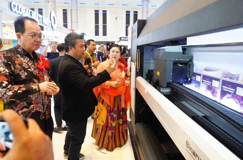Portal Berita Indonesia dan Dunia Terkini Hari Ini, Update Harian Terbaru, Terlengkap, Tajam, Aktual dan Berimbang. SPE 2024: Inovasi dan Teknologi Percetakan Terkini Memukau Pengunjung di Surabaya - Teropong Rakyat