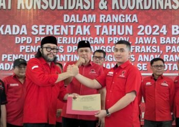 Tri Adhianto Resmi Kantongi Surat Rekomendasi DPP PDIP untuk Pilkada Bekasi 2024 - TeropongRakyat.co